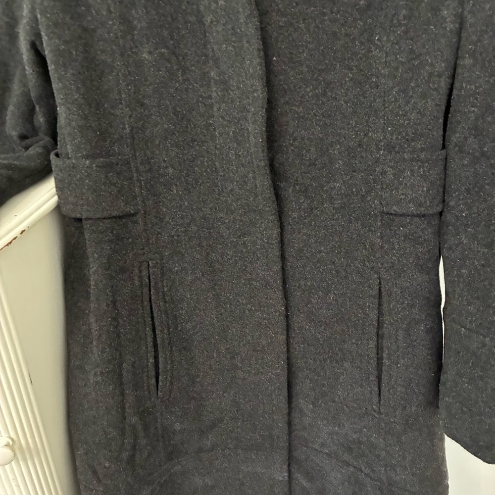 Jones New York Charcoal wool & cashmere Coat. Size small. Gorgeous fabric! - Picture 15 of 16